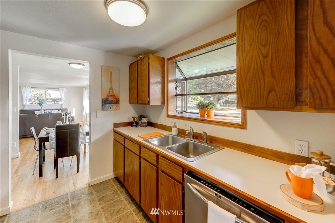 3027 Robin Avenue Bremerton, WA 98310 - Photo 13 of 25 Gallery Image 13