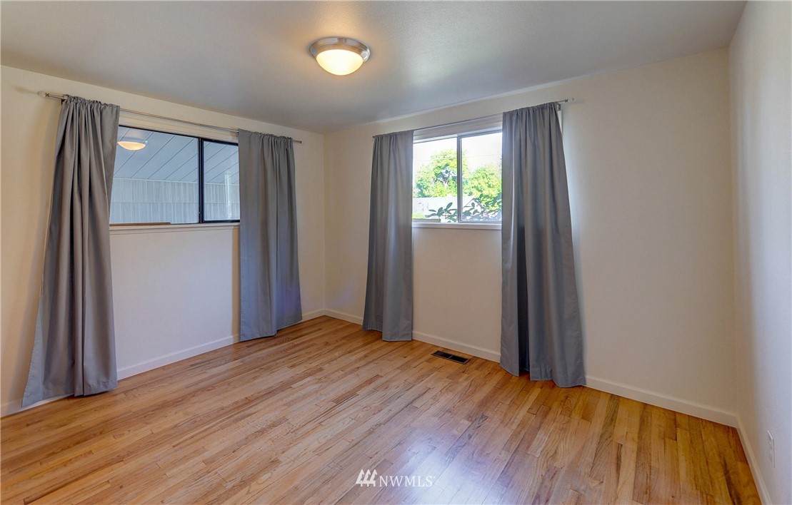 3027 Robin Avenue Bremerton, WA 98310 - Photo 16 of 25 Gallery Image 16