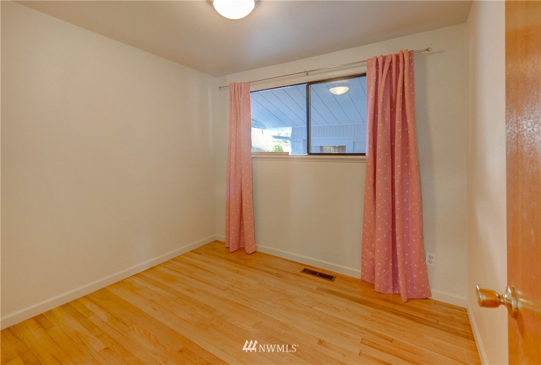 3027 Robin Avenue Bremerton, WA 98310 - Photo 17 of 25 Gallery Image 17