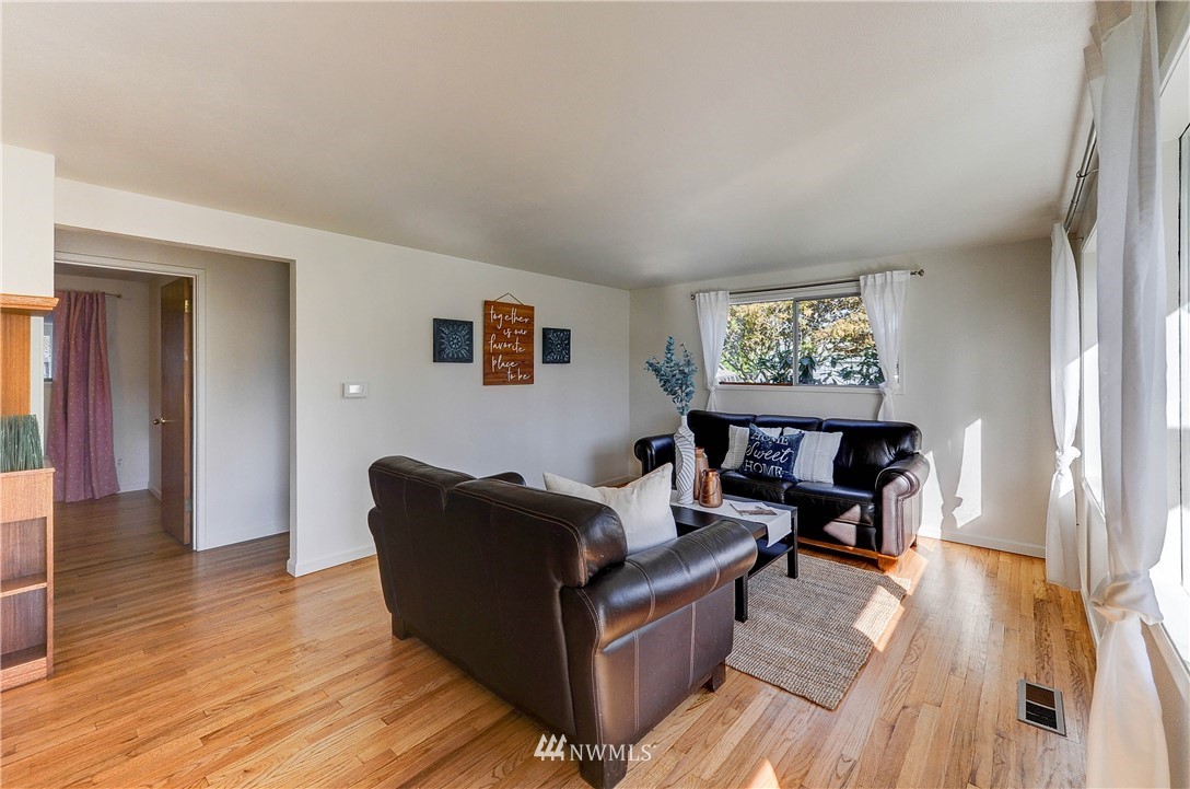 3027 Robin Avenue Bremerton, WA 98310 - Photo 3 of 25 Gallery Image 3