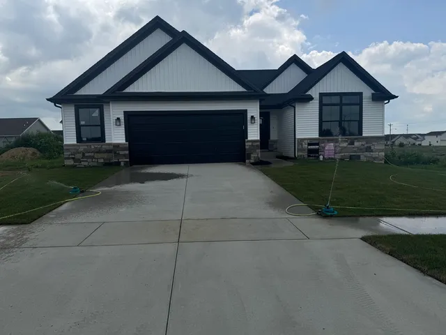 $379,900 | 1725 Bluestone Drive, Normal, IL 61761