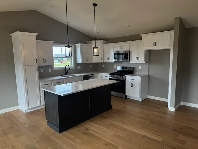 $379,900 | 1725 Bluestone Drive, Normal, IL 61761