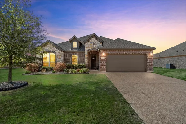 $417,500 | 248 Woodhaven Trail, McGregor, TX 76657