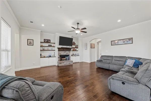 $417,500 | 248 Woodhaven Trail, McGregor, TX 76657