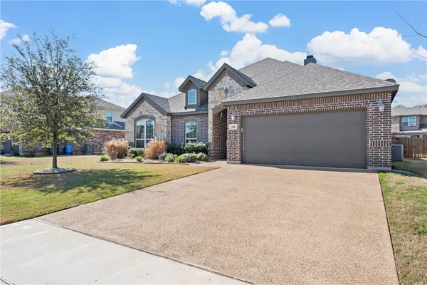 $417,500 | 248 Woodhaven Trail, McGregor, TX 76657