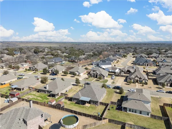 $417,500 | 248 Woodhaven Trail, McGregor, TX 76657