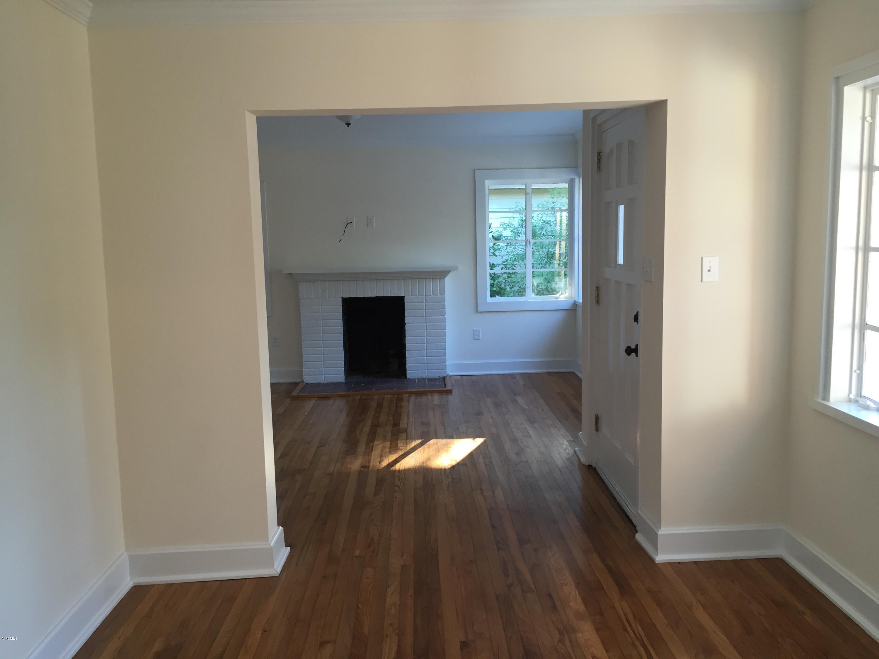 2539 Wilson Road Biloxi, MS 39531 - Photo 6 of 22 living room