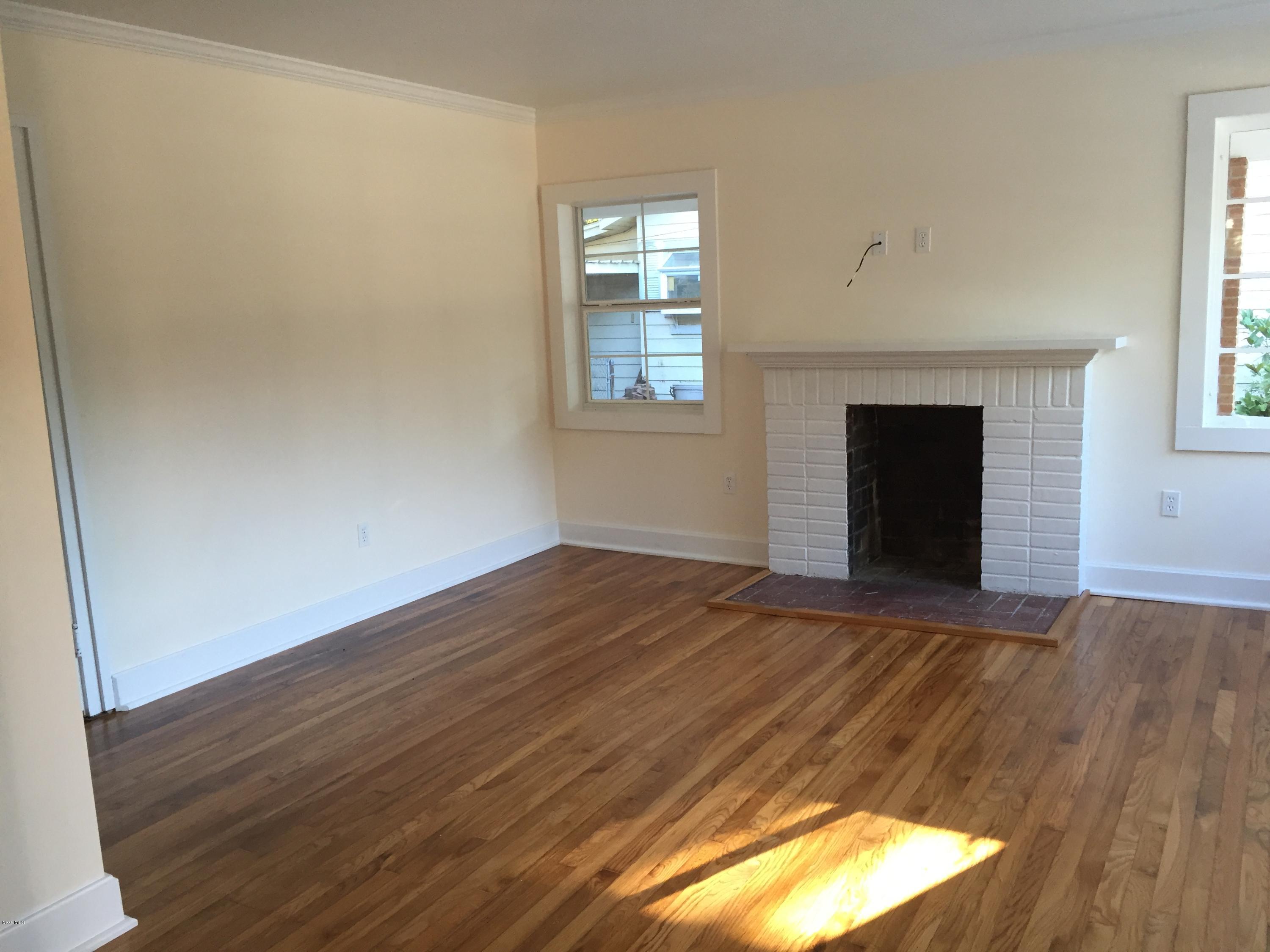2539 Wilson Road Biloxi, MS 39531 - Photo 8 of 22 living room