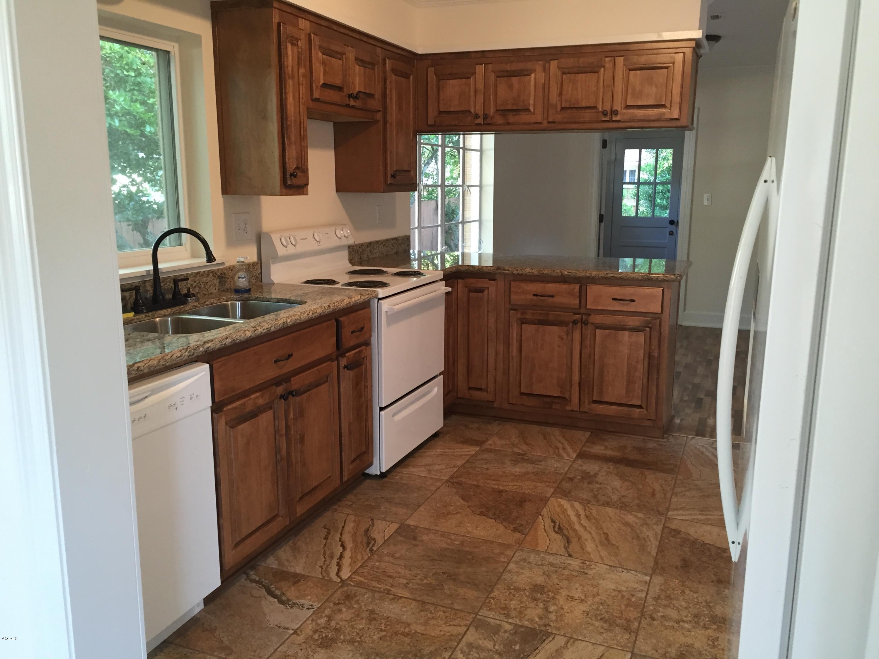 2539 Wilson Road Biloxi, MS 39531 - Photo 10 of 22 kitchen