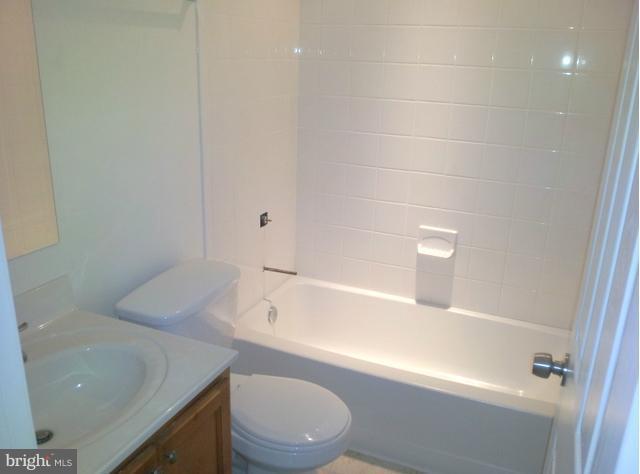 4201 Ridgewood Avenue Baltimore, MD 21215 - Photo 3 of 27 Bath