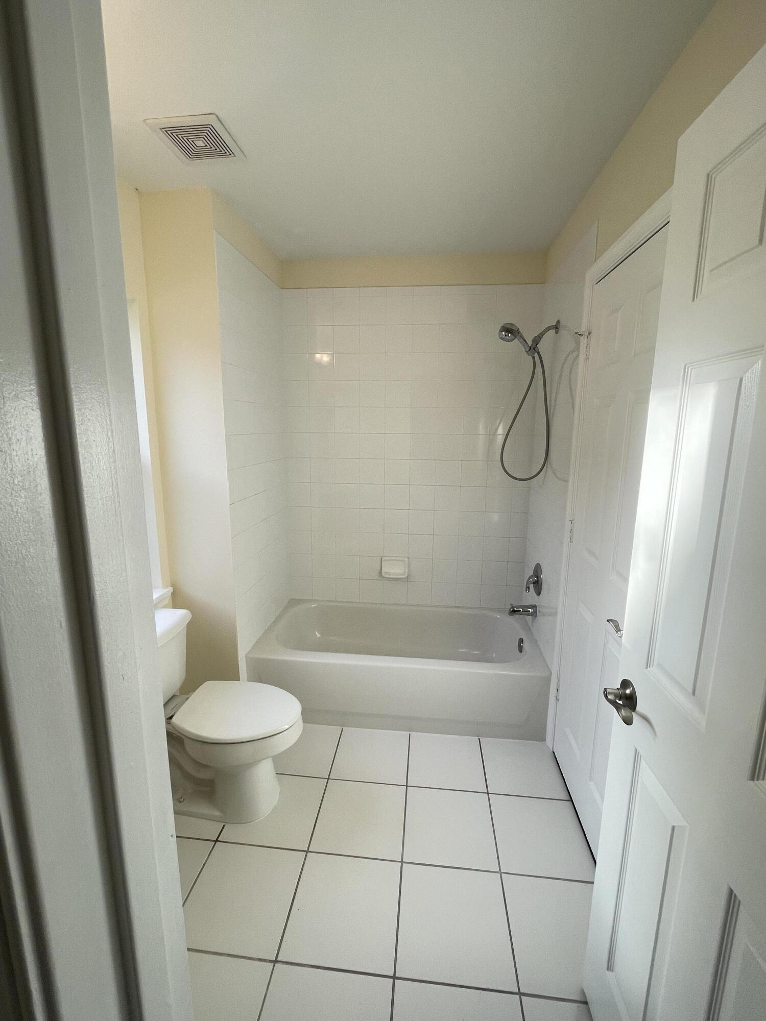 1021 Woodfield Road Greenacres, FL 33415 - Photo 19 of 32 IMG-8813