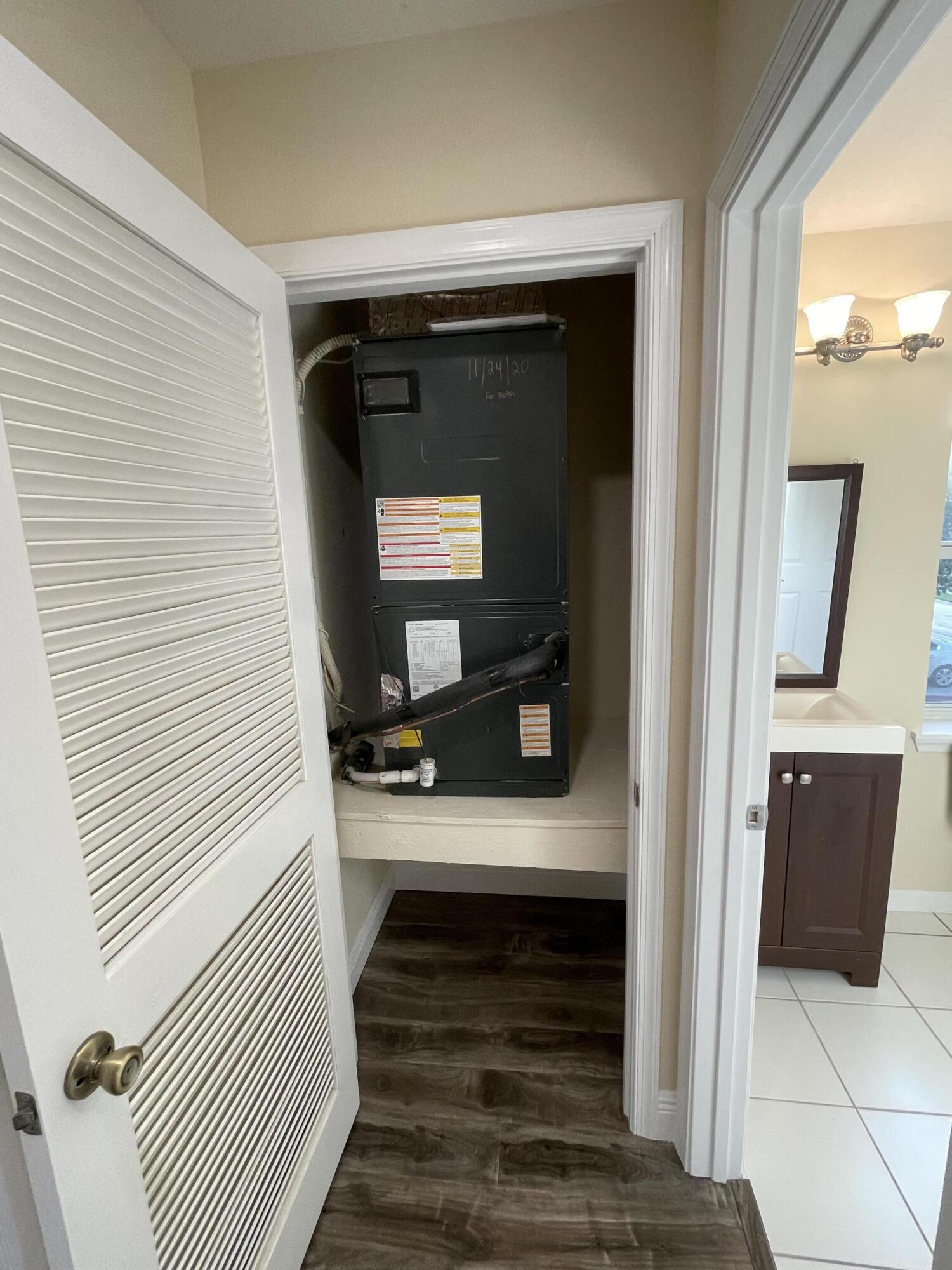 1021 Woodfield Road Greenacres, FL 33415 - Photo 21 of 32 IMG-8816