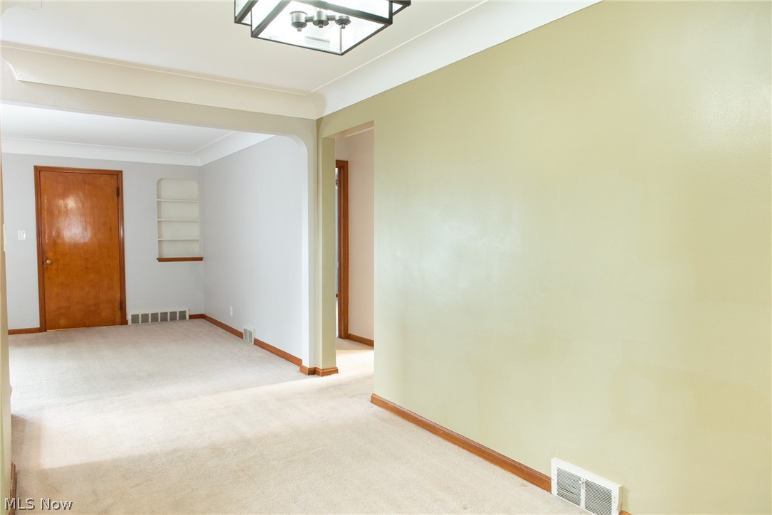 1604 Winchester Road Cleveland, OH 44124 - Photo 5 of 23 Gallery Image 5