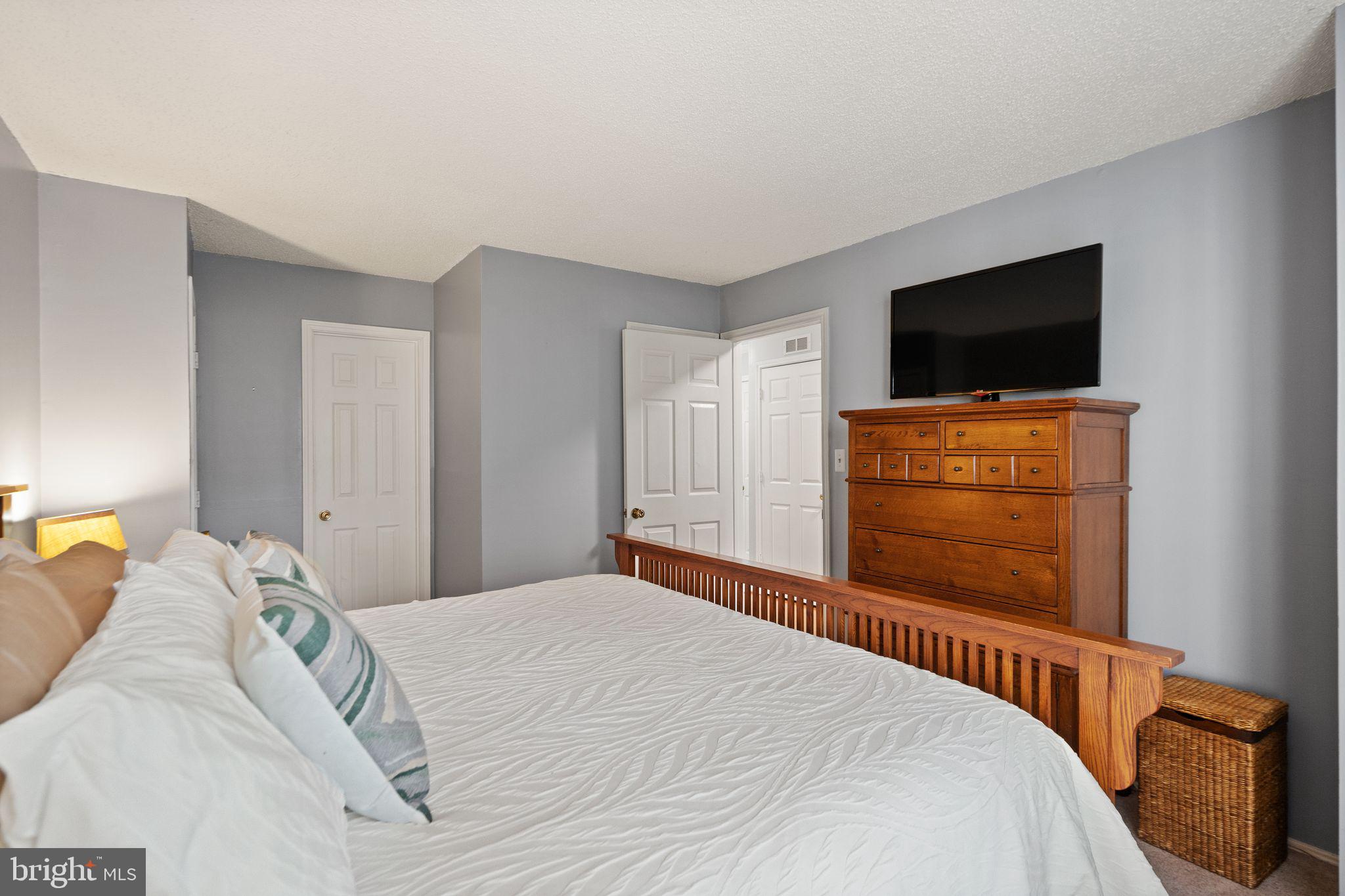 20958 Timber Ridge Terrace, Unit 101 Ashburn, VA 20147 - Photo 15 of 22 Gallery Image 15