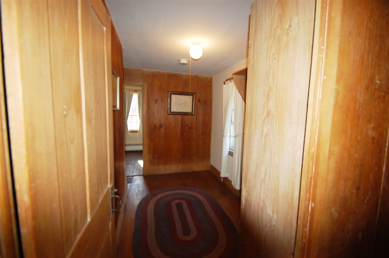 917 Mammoth Road Pelham, NH 03076 - Photo 22 of 35