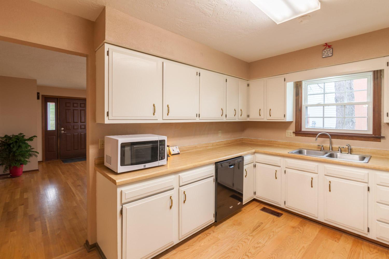 516 Wooster Road Mount Vernon, OH 43050 - Photo 3 of 25 Gallery Image 3