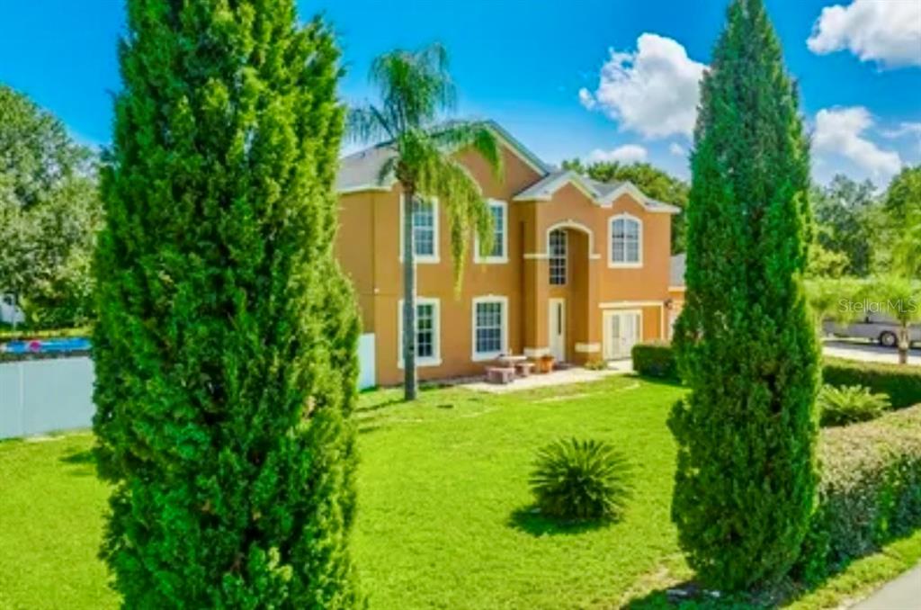 13315 Daffodil Way Astatula, FL 34705 - Photo 28 of 29 a view of a house with a big yard and large trees