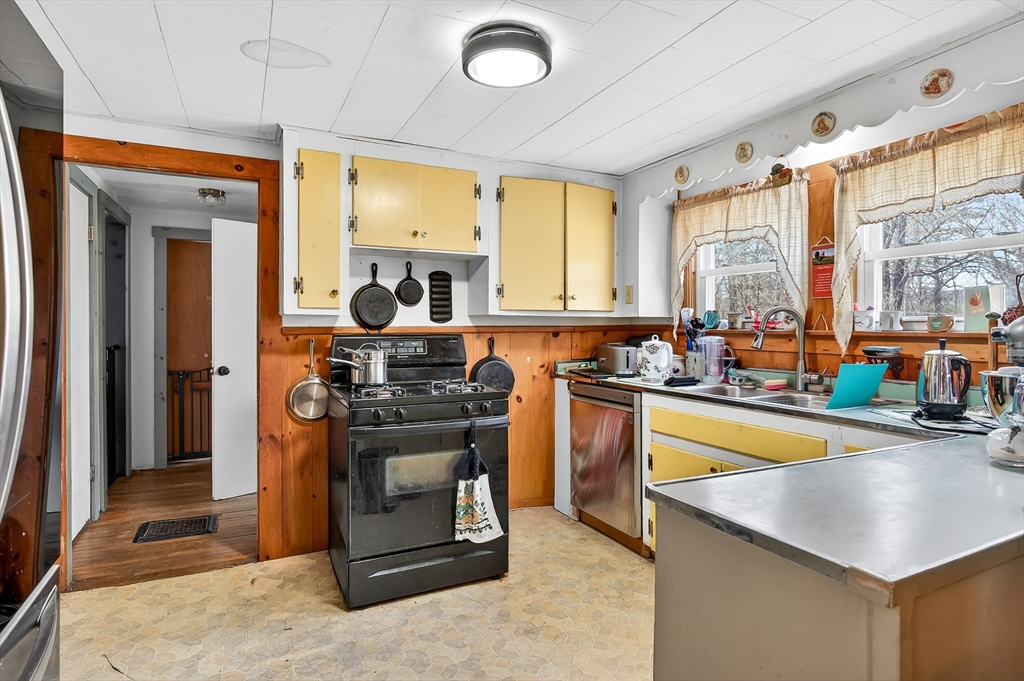 97 Wickaboag Valley Road West Brookfield, MA 01585 - Photo 3 of 35