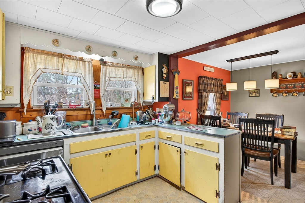 97 Wickaboag Valley Road West Brookfield, MA 01585 - Photo 4 of 35