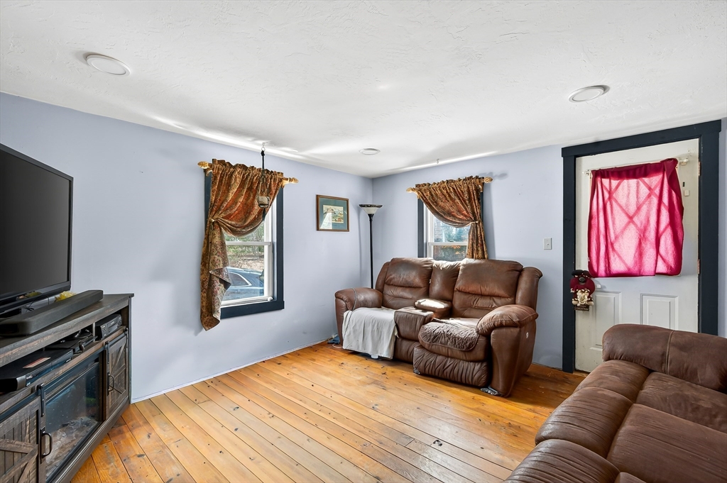 97 Wickaboag Valley Road West Brookfield, MA 01585 - Photo 5 of 35