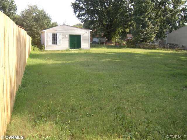 5529 Retriever Road Richmond, VA 23237 - Photo 11 of 12 Yard/Garden - Huge, fenced yard