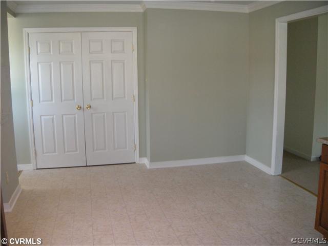 5529 Retriever Road Richmond, VA 23237 - Photo 3 of 12 Kitchen - Large, eat-in kitchen w/utility closet.