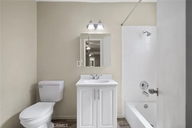 $4,100 | 904 1st Street, Unit 2, Hermosa Beach, CA 90254