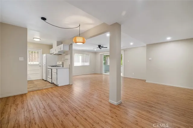 $4,250 | 904 1st Street, Unit 2, Hermosa Beach, CA 90254