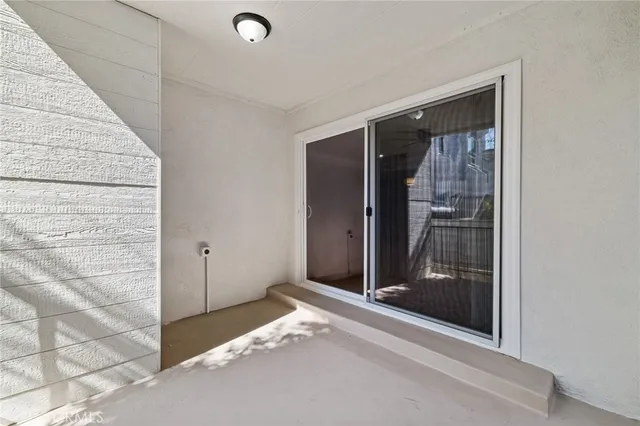 $4,250 | 904 1st Street, Unit 2, Hermosa Beach, CA 90254