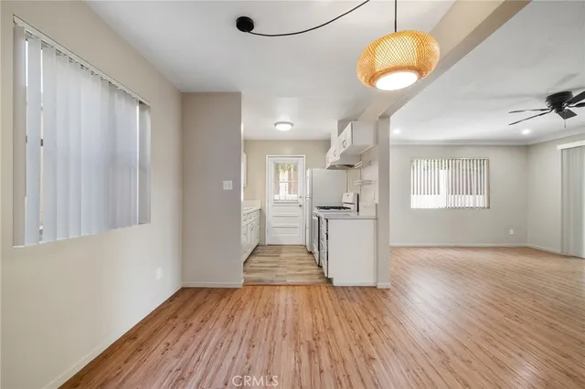 $4,250 | 904 1st Street, Unit 2, Hermosa Beach, CA 90254