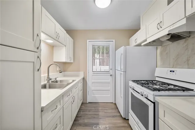 $4,250 | 904 1st Street, Unit 2, Hermosa Beach, CA 90254