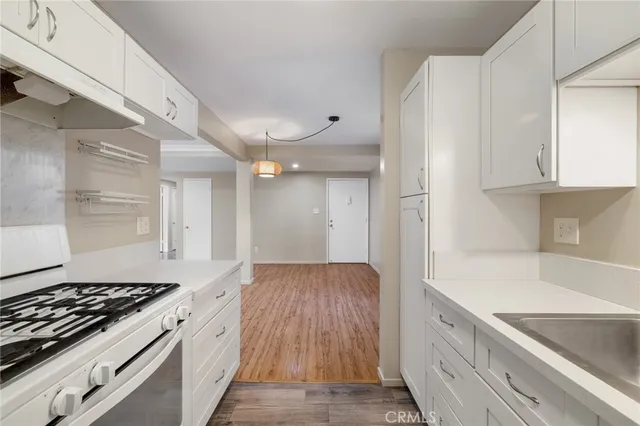 $4,250 | 904 1st Street, Unit 2, Hermosa Beach, CA 90254