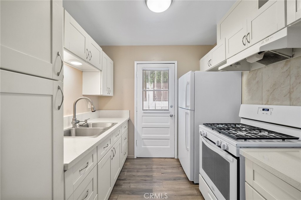 904 1st Street, Unit 2 Hermosa Beach, CA 90254 - Photo 6 of 28