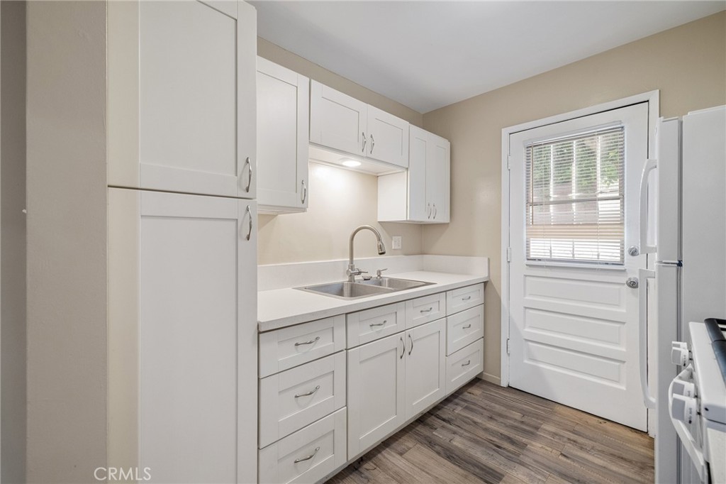 904 1st Street, Unit 2 Hermosa Beach, CA 90254 - Photo 9 of 28