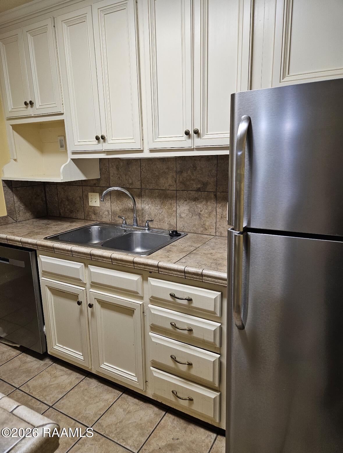 220 Doucet Road, Unit 112B Lafayette, LA 70503 - Photo 4 of 11 IMG_1362