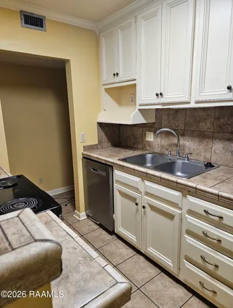 $1,200 | 220 Doucet Road, Unit 112B, Lafayette, LA 70503