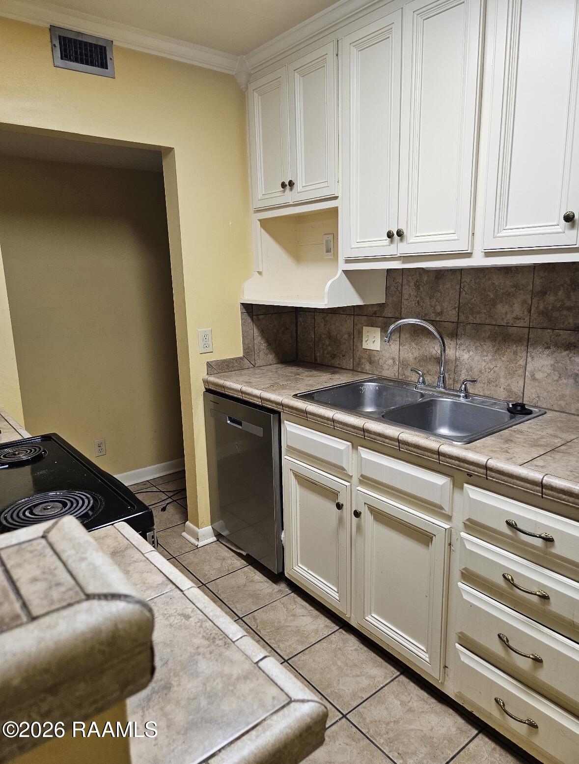 220 Doucet Road, Unit 112B Lafayette, LA 70503 - Photo 5 of 11 IMG_1363