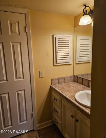 $1,200 | 220 Doucet Road, Unit 112B, Lafayette, LA 70503