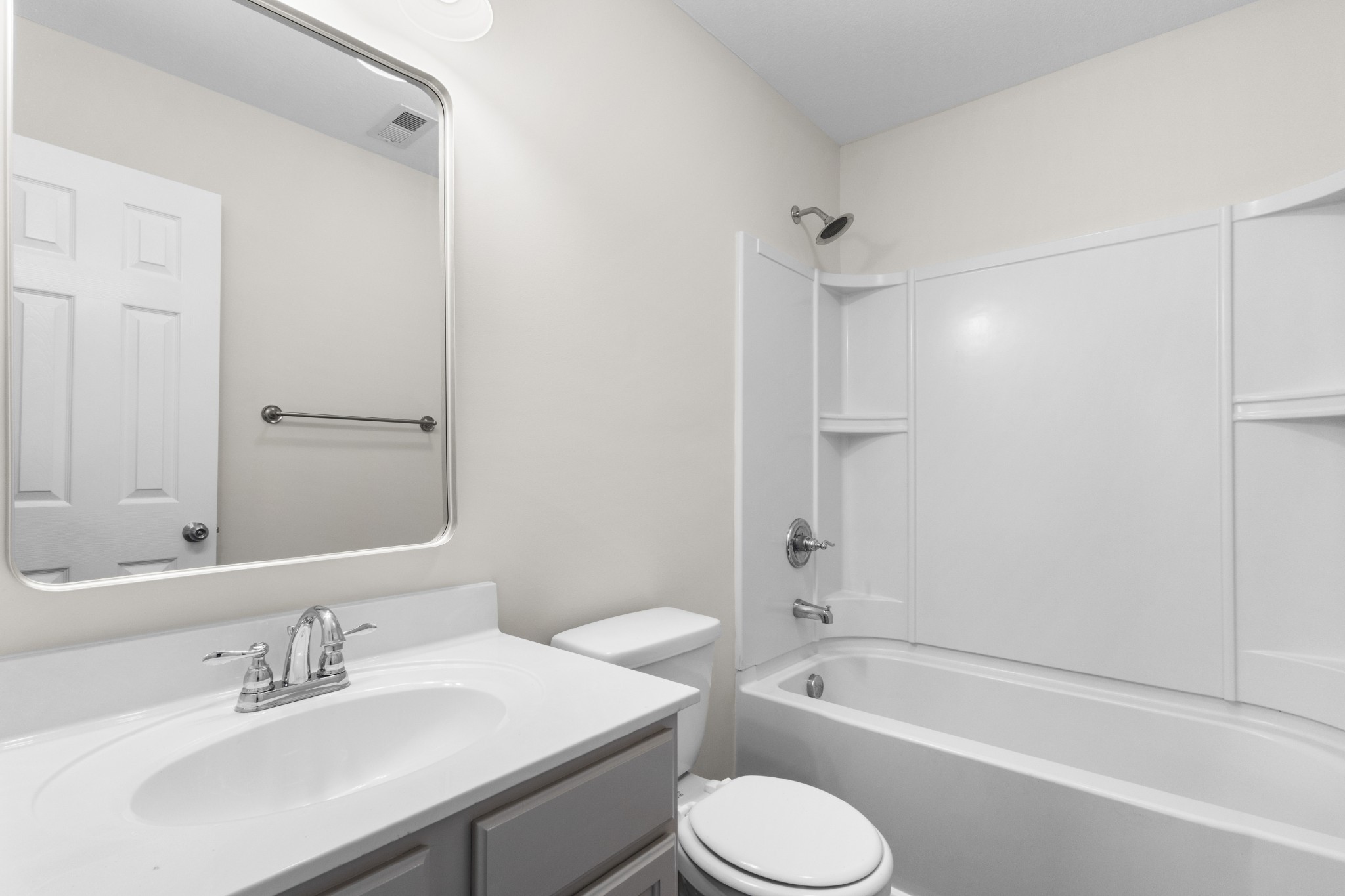 179 Alexander Boulevard Clarksville, TN 37040 - Photo 29 of 40 a bathroom with a sink toilet bathtub and shower