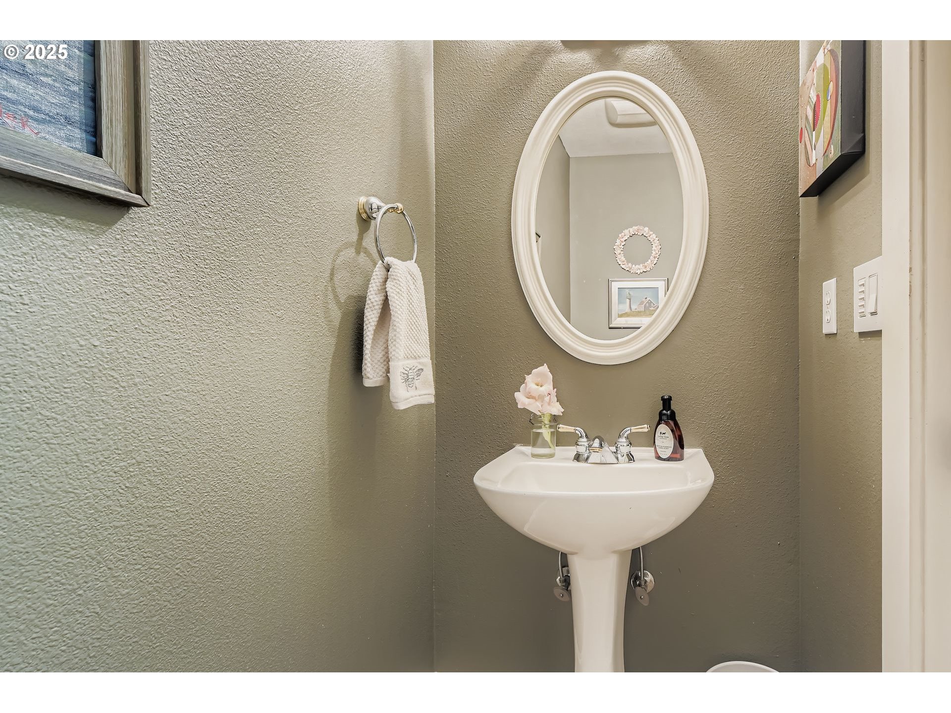 716 Roxe Drive Forest Grove, OR 97116 - Photo 14 of 37 a bathroom with a sink and a mirror
