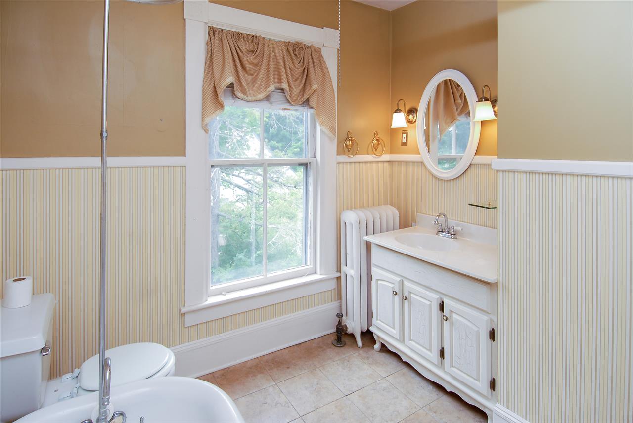 52 Prospect Street Rochester, NH 03867 - Photo 14 of 20