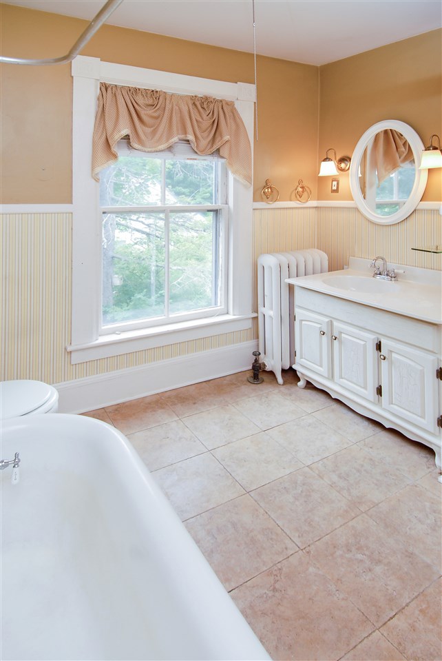 52 Prospect Street Rochester, NH 03867 - Photo 15 of 20