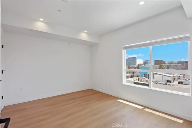 $810,000 | 321 South Oxford Avenue, Unit 606, Los Angeles, CA 90020