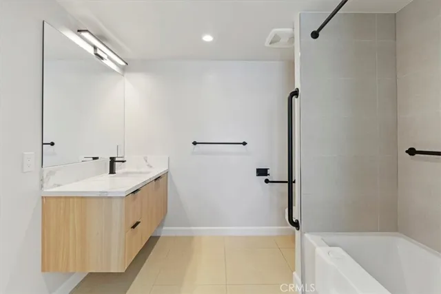 $810,000 | 321 South Oxford Avenue, Unit 606, Los Angeles, CA 90020