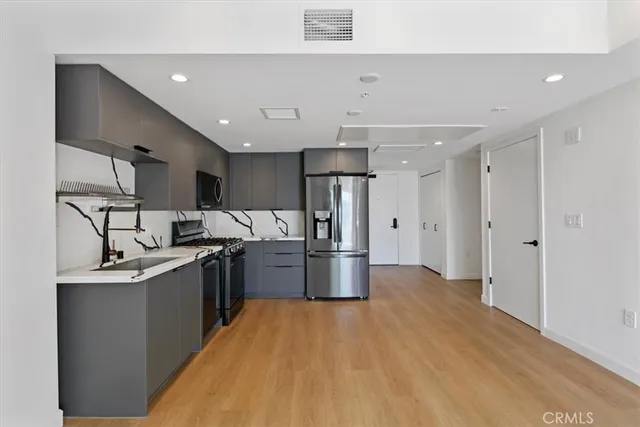 $810,000 | 321 South Oxford Avenue, Unit 606, Los Angeles, CA 90020