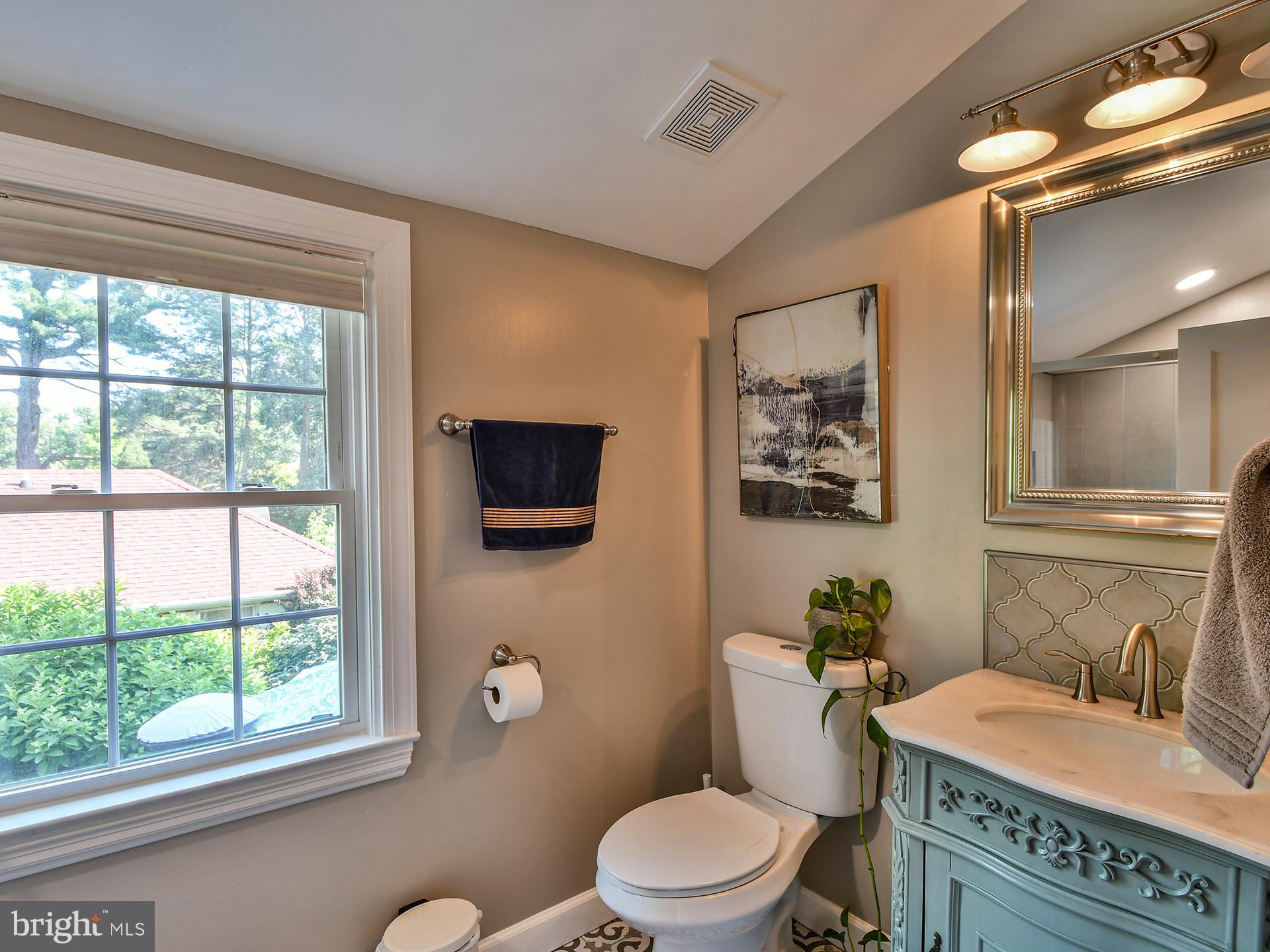 12 Tamworth Road Baltimore, MD 21210 - Photo 40 of 50 Hallway bath. New