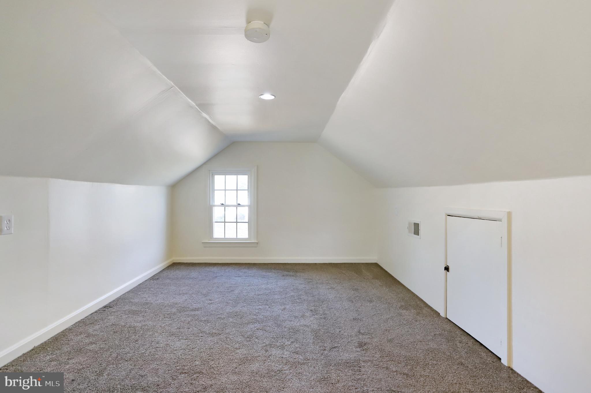 12112 Walnut Point Road Hagerstown, MD 21740 - Photo 25 of 34 Upstairs bedroom #2 w/ new carpet.