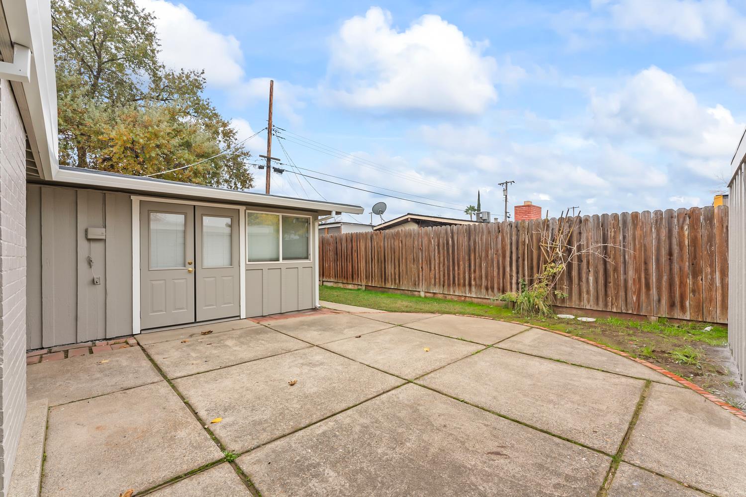 317 Brookwood Road Roseville, CA 95678 - Photo 27 of 36 a backyard of a house