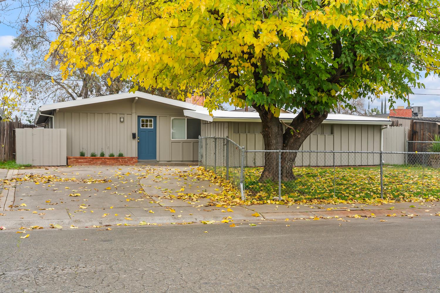 317 Brookwood Road Roseville, CA 95678 - Photo 36 of 36 a front view of a house with a yard and garage