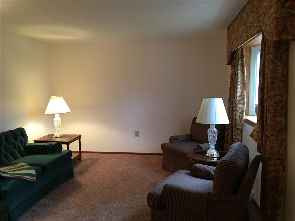 8 Bellview Drive McKees Rocks, PA 15136 - Photo 3 of 25